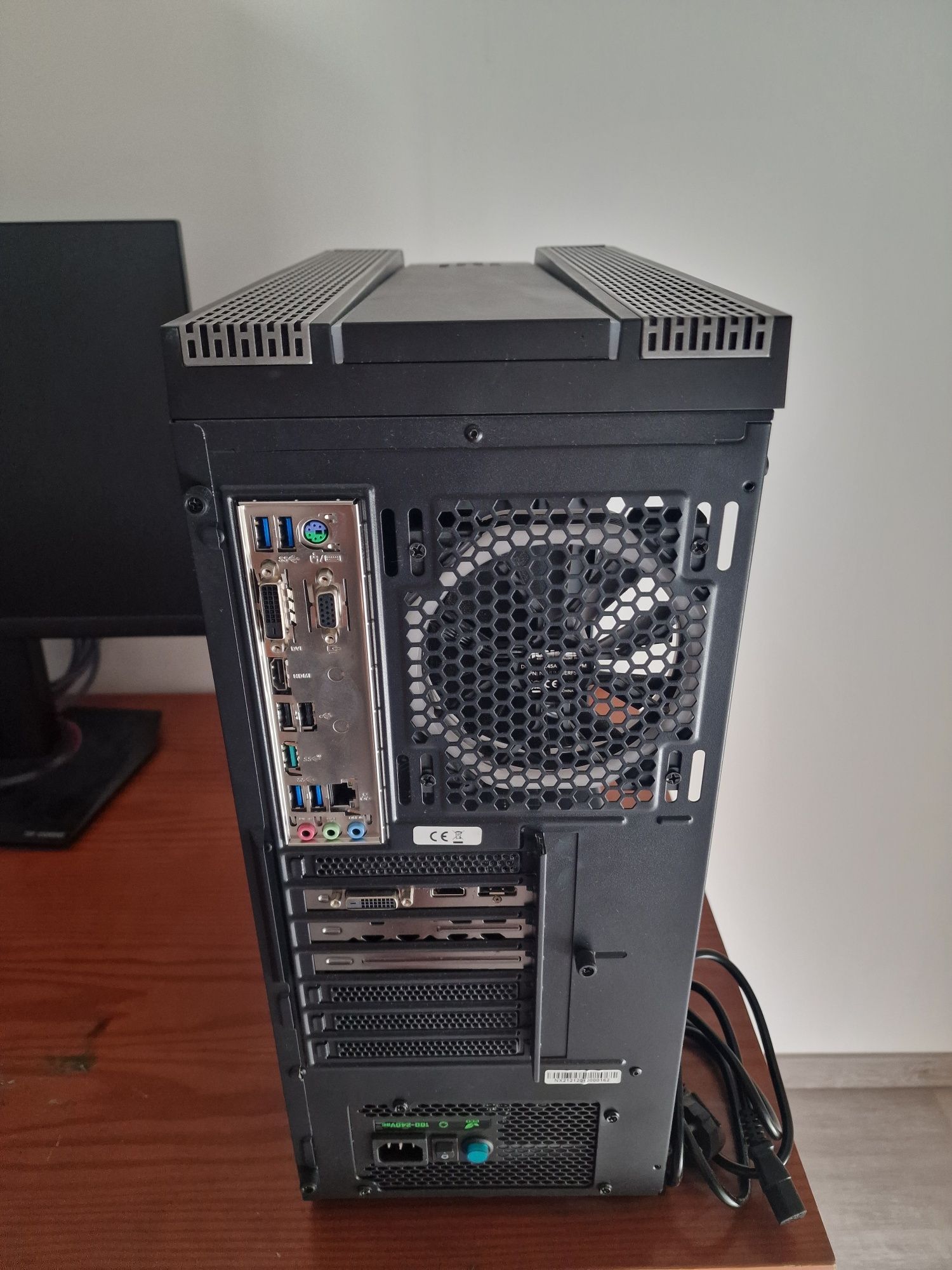 PC Gaming RTX 2060 com 2 Teclado/Mouse/Microfone incluído