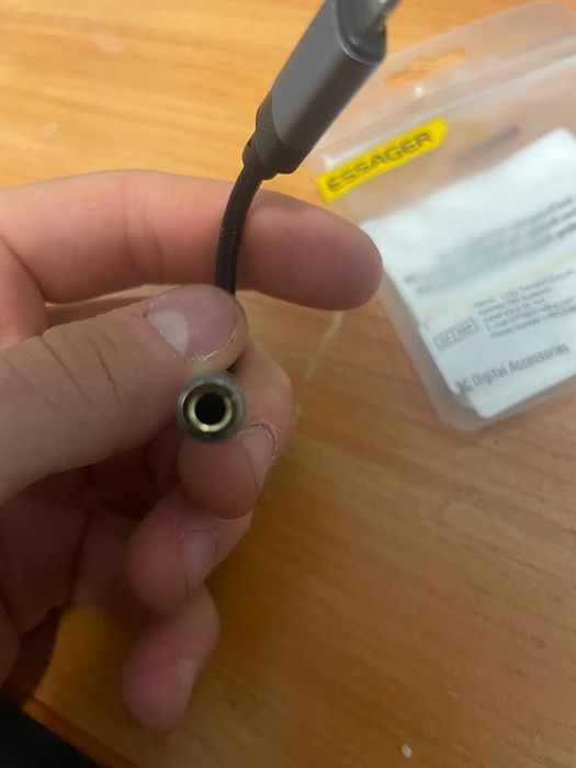 Перехідник для навушників айфон