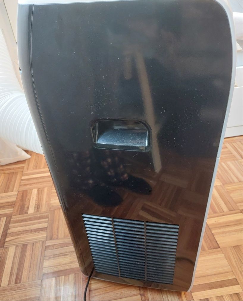 Ar condicionado portátil Delba em muito bom estado