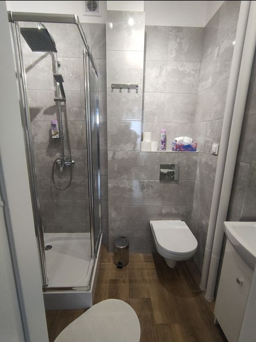 Klimatyczny 2-pok apartament w ścisłym centrum W-wy,  do 5 osób.