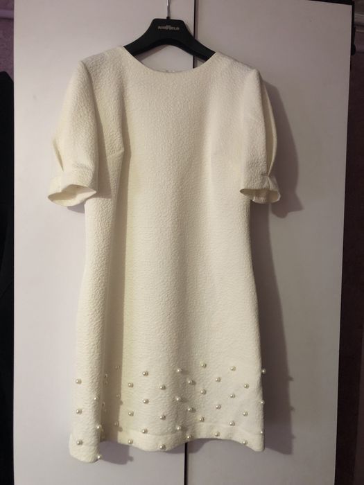 Нарядна молочна сукня