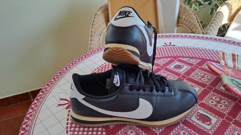 Vendo 3 pares de sapatilhas ler descrição.