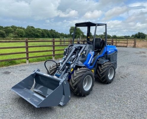 Wynajmij MultiOne 8.5 (Avant)z przesadzarką do drzew–ogród bez wysiłku