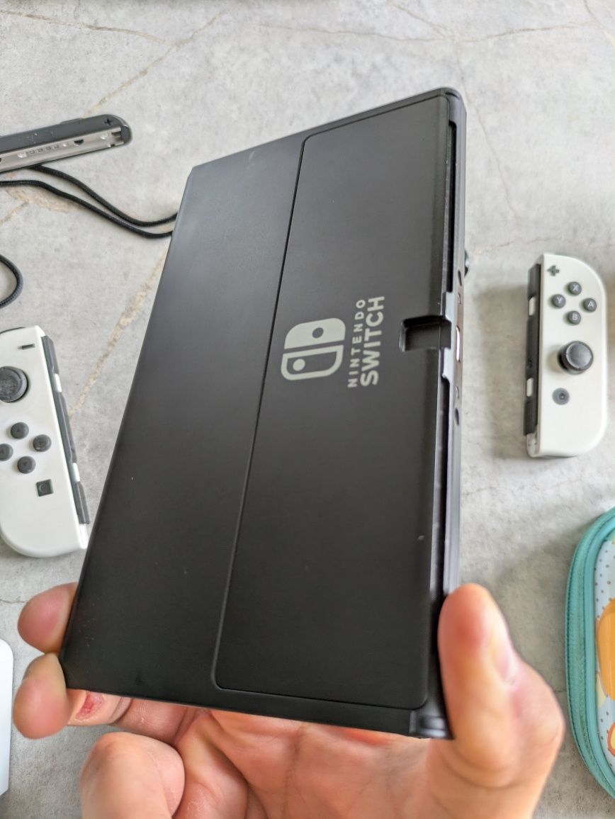 Switch Oled stan idealny z masą akcesoriów i grą