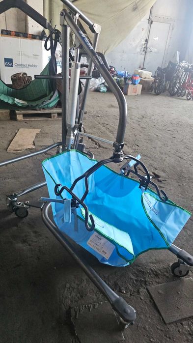 Подъёмник для инвалидов с ручным приводом