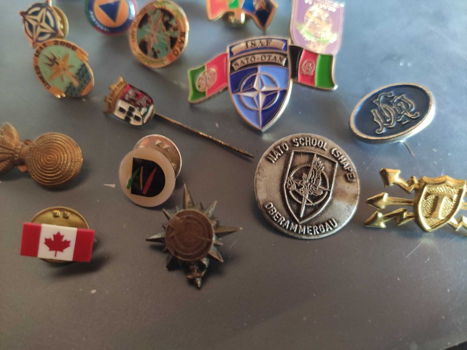 Lote de 18 pins militares
