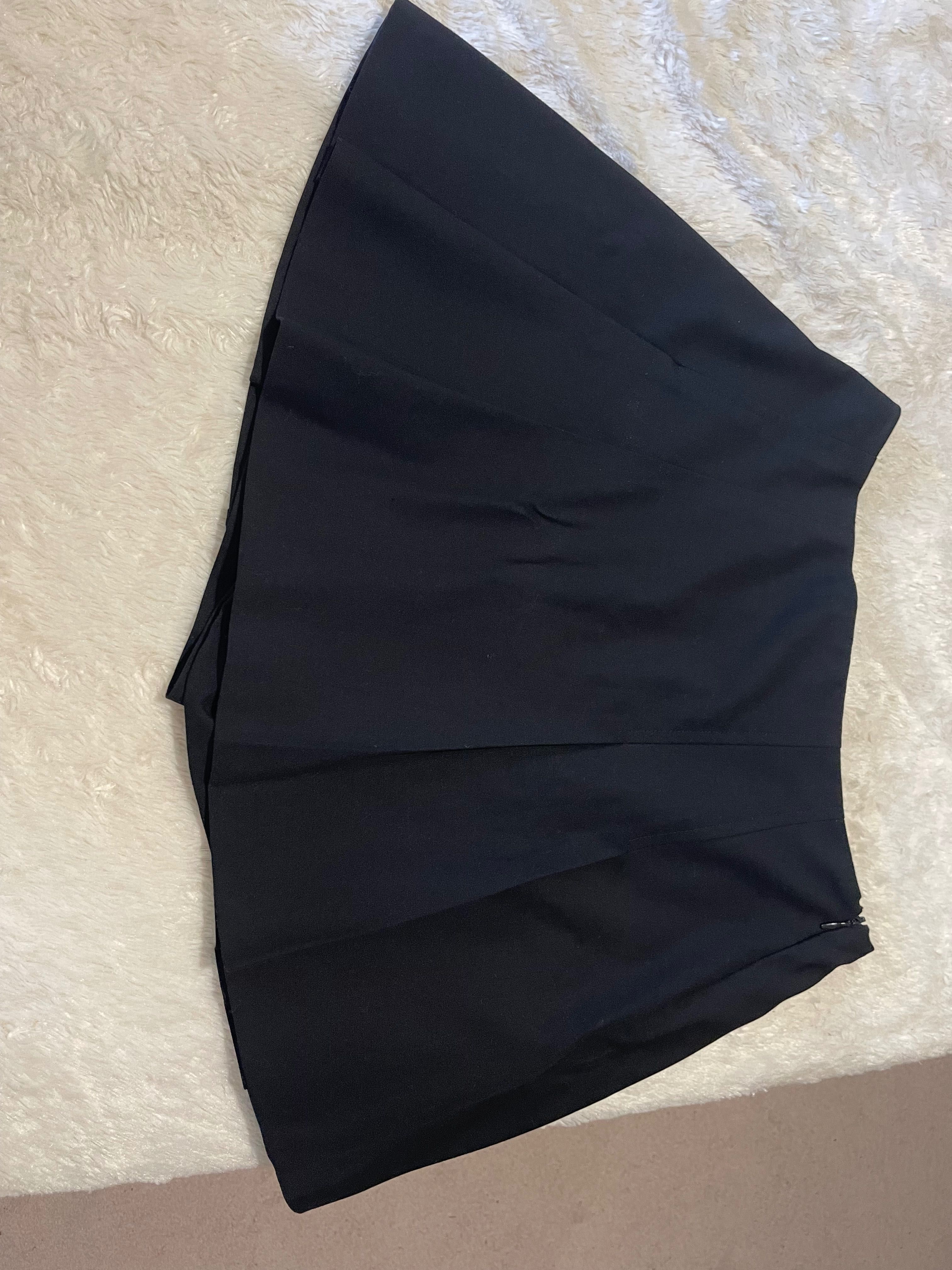 Saia-calção plissada Zara na cor preto