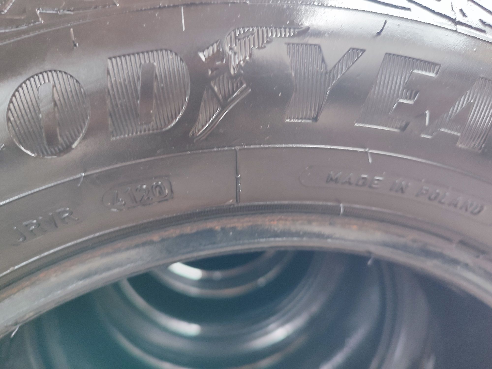 Продам резину Goodyear Vector 4seasons 195 65 r15