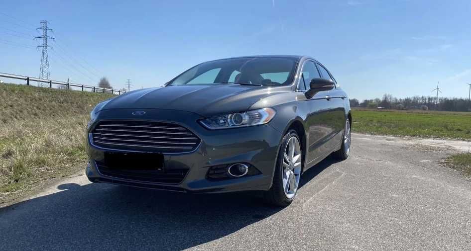 Ford Fusion Titanium 2015 року