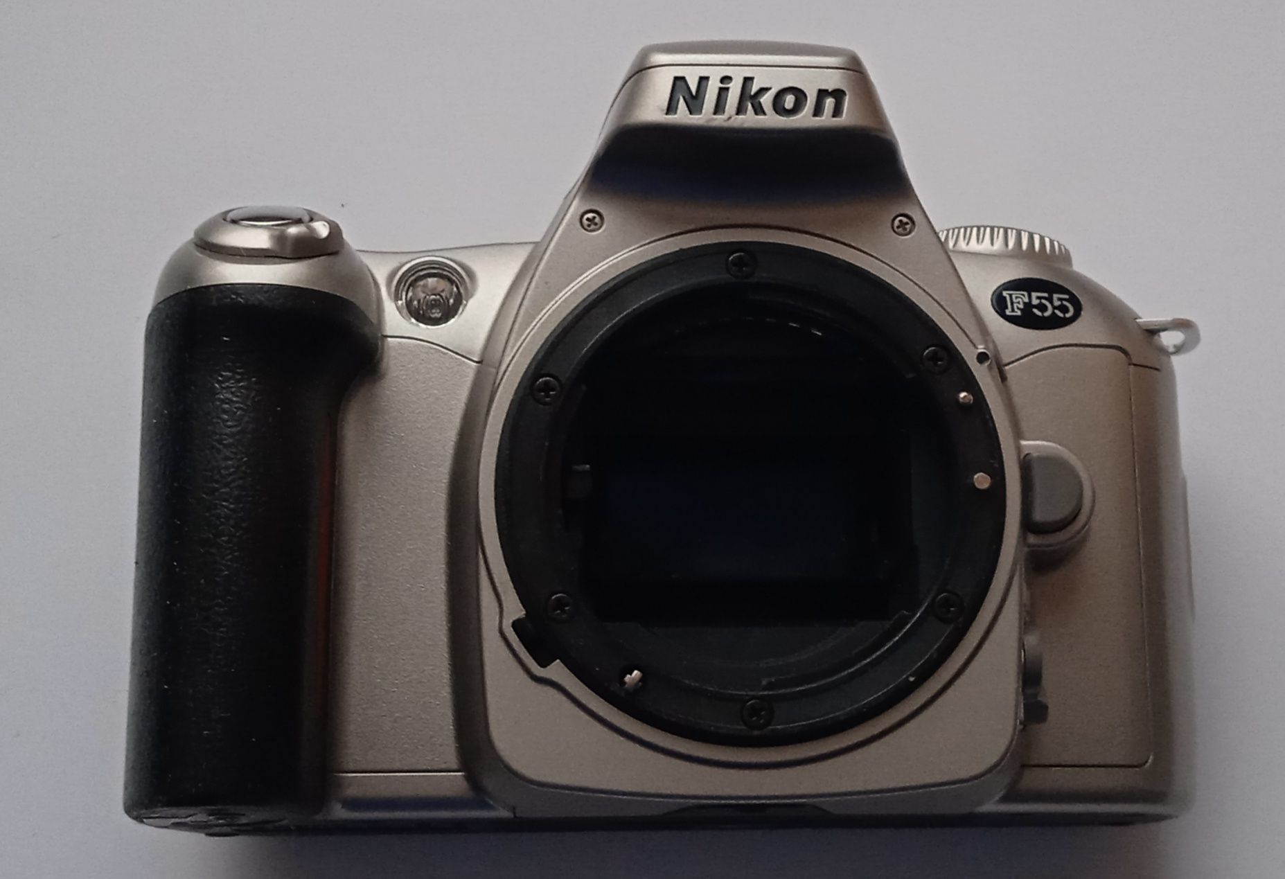 Nikon  F 55 / bez obiektywu/ samo body /