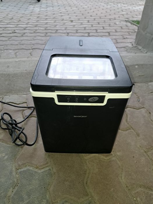 Kostkarka do lodu Silver Crest