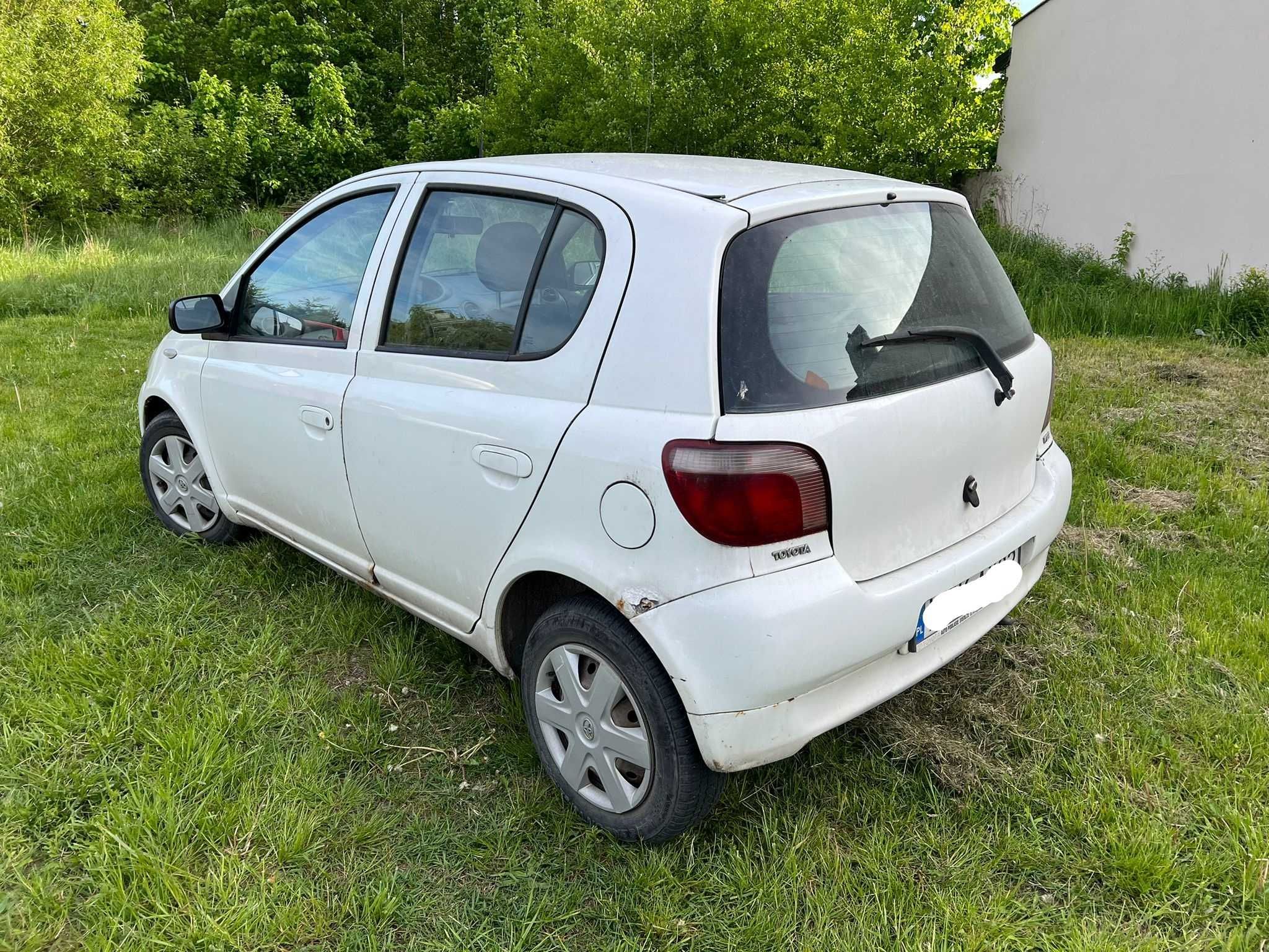 Toyota Yaris 1.0 2003 5-cio drzwiowy ze wspomaganiem