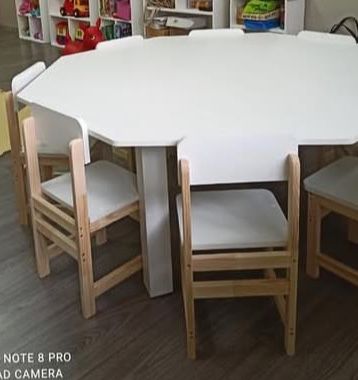 Дитячі столи та стільці