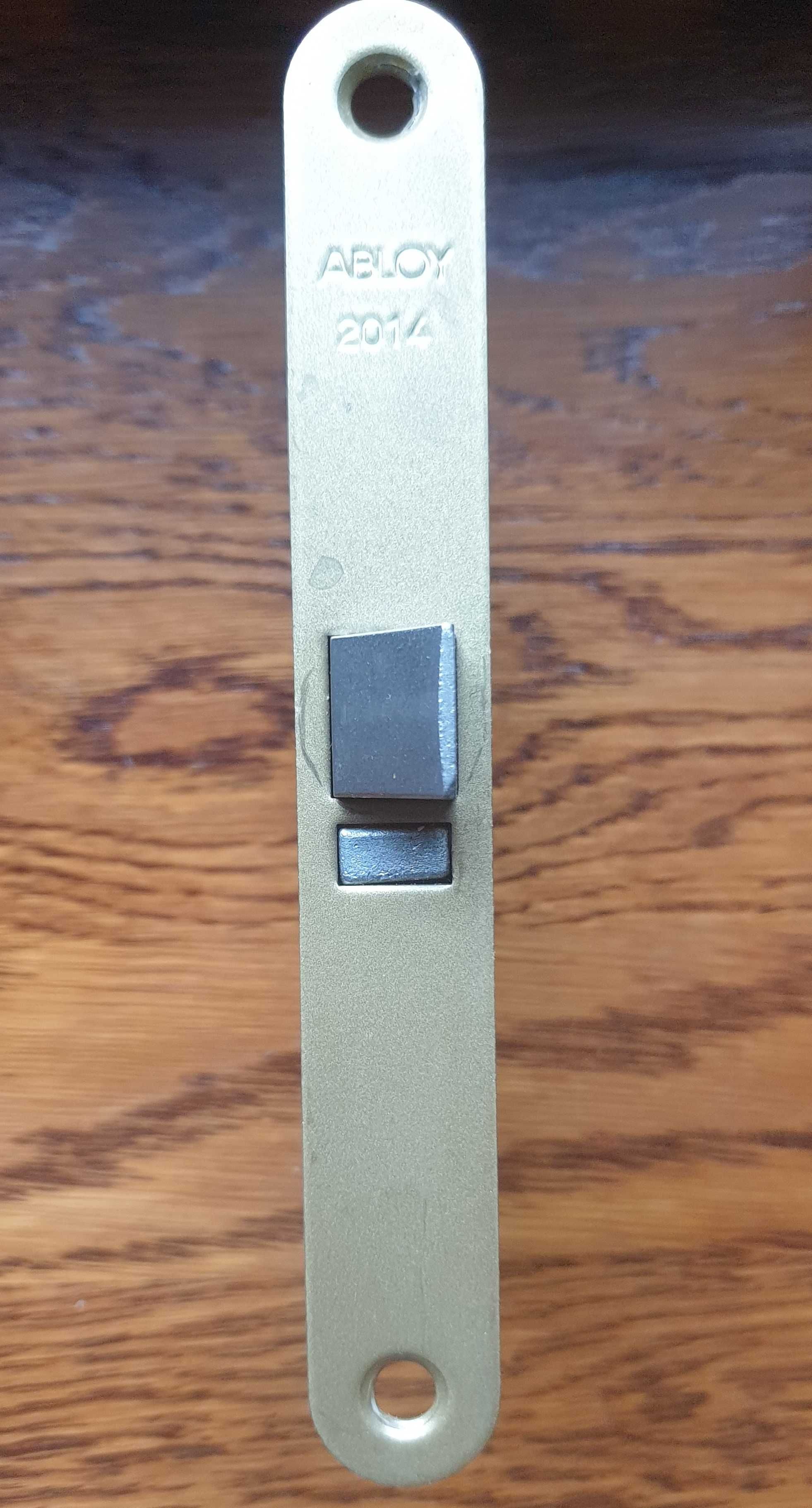 Zamek Assa Abloy 2014 72/45 wpuszczany do drzwi uniwersalny  na klucz