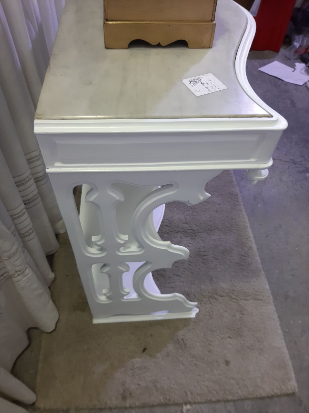 Movel antigo branco