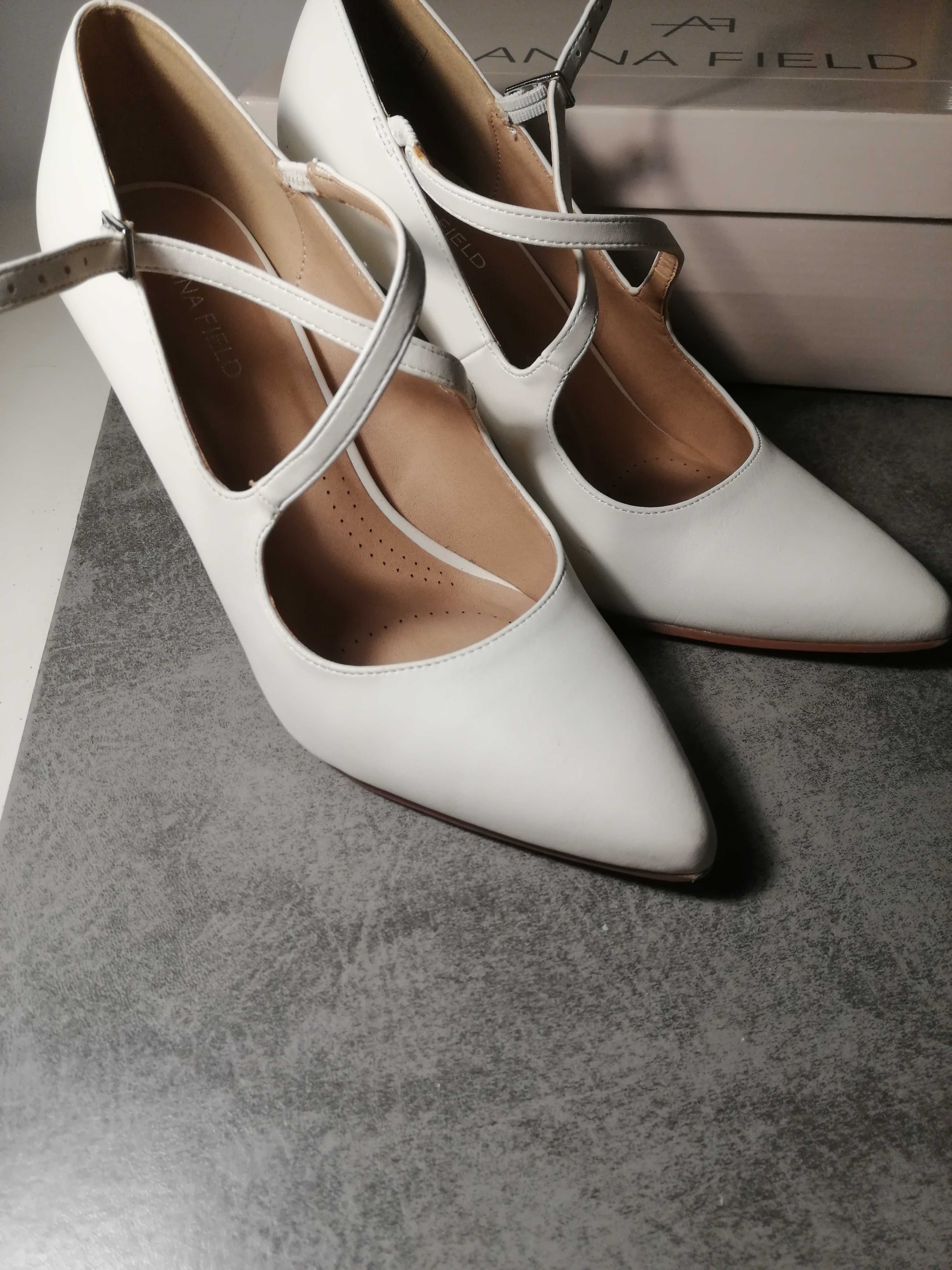 Eleganckie białe buty