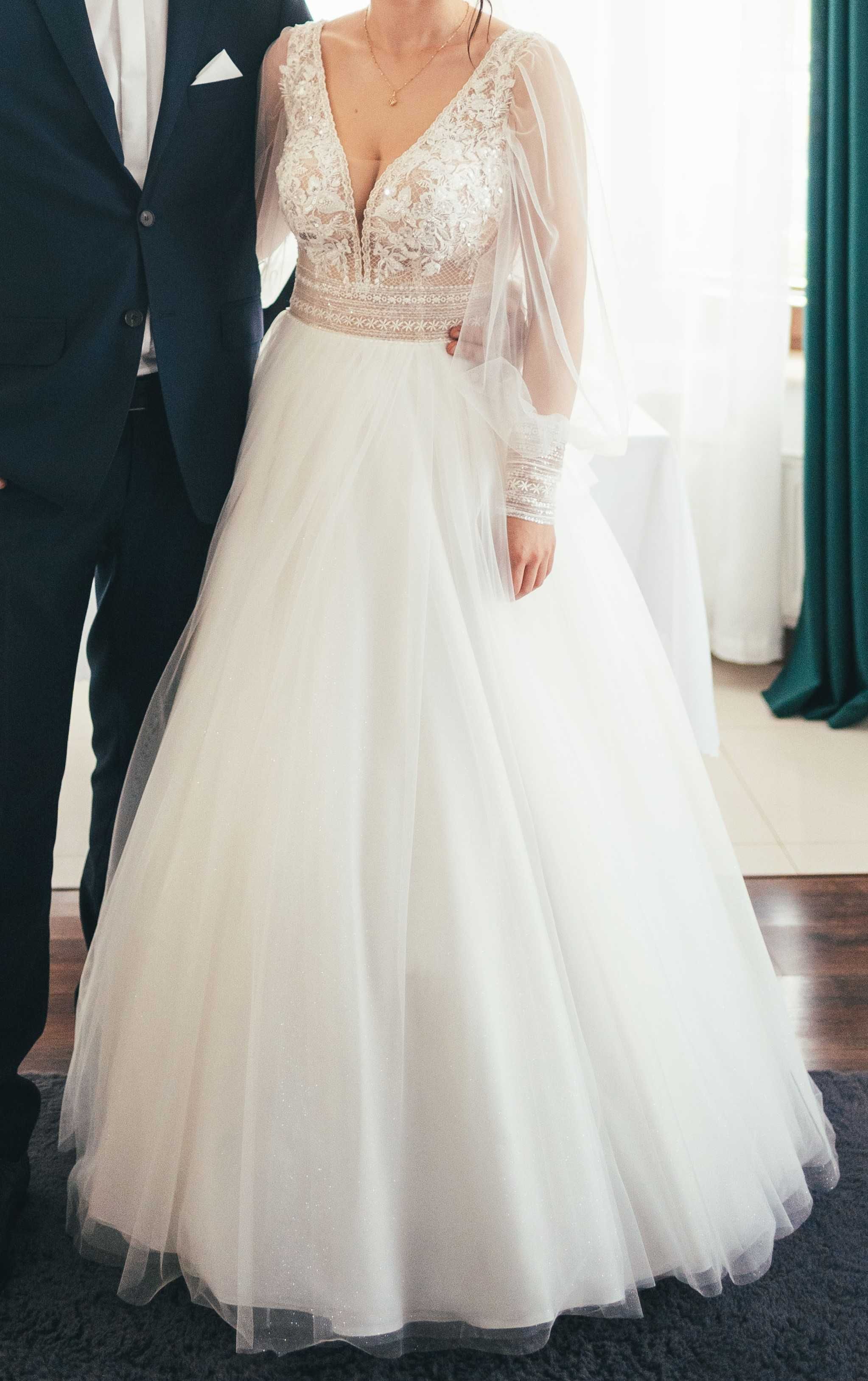 Piękna i wyjątkowa suknia ślubna z odpinanymi rękawami
