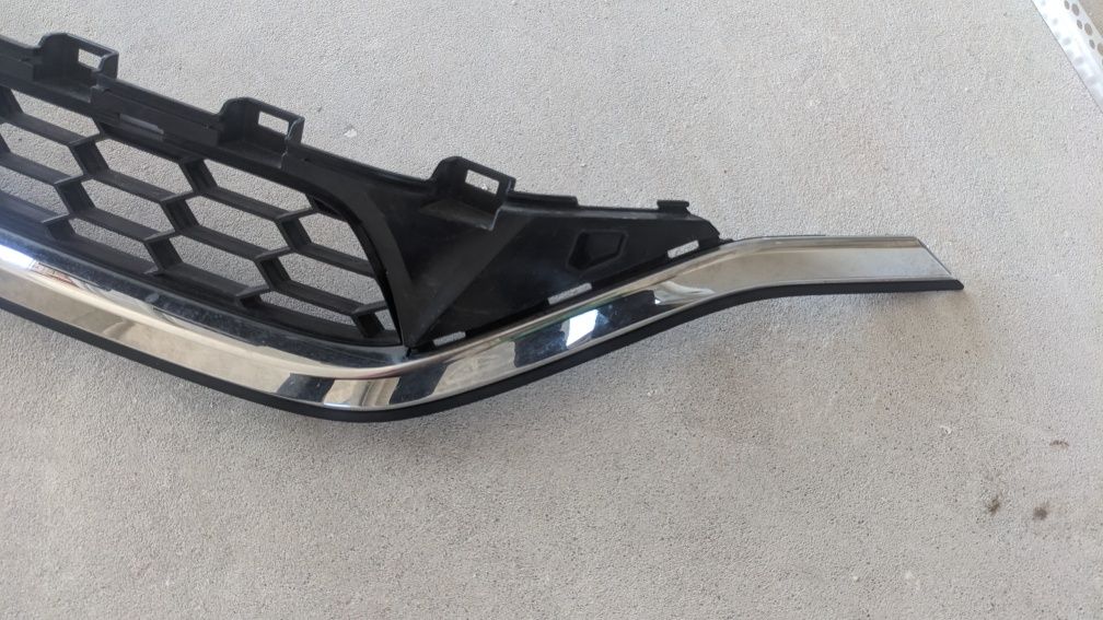 Grill dolny CR-V IV atrapa listwa