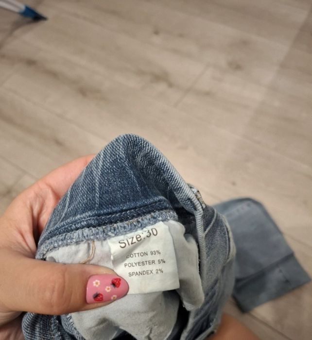 Jasnoniebieskie dzinsy bawełniane