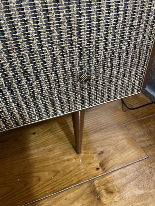 Movel radio giradiscos antigo