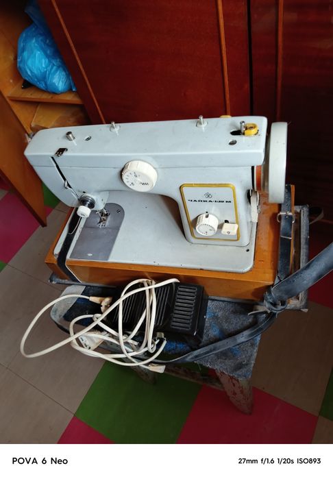 Продам швейную машинку Чайка м-132, полностью рабочая