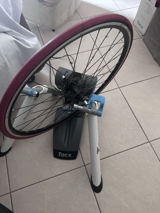Rolos da TACX e roda para o mesmo