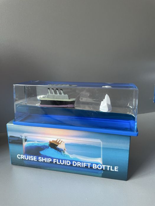 Прикраса для панелі автомобіля Cruise Ship Fluid Drift Bottle.