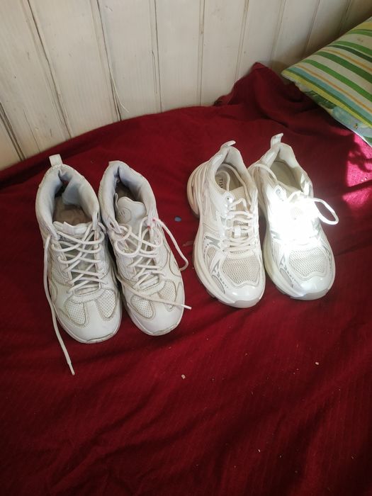 Кросівки жіночі фірмові тридцять дев'ятого розміру чорного колірн