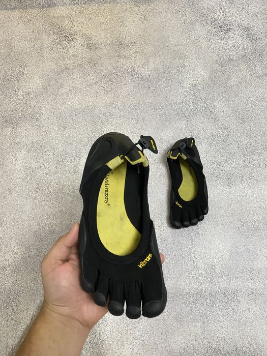 Кросівки 5 пальців Vibram Fivefingers трекінгові