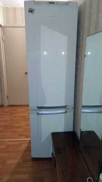 Холодильник ELECTROLUX двухкамерный, двухкомпрессорный.