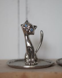 Platerowana figurka kota na biżuterię