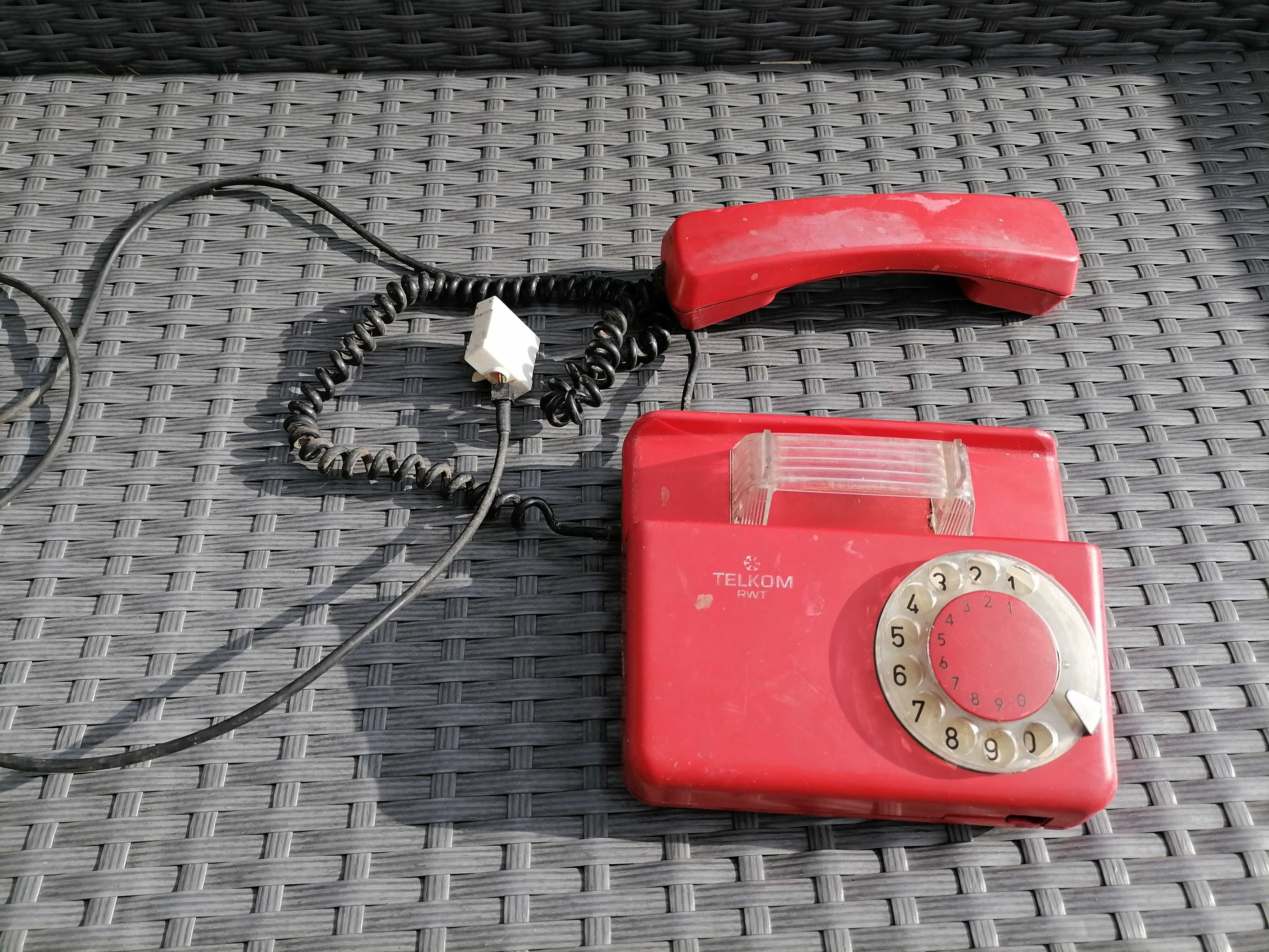 Kultowy stacjonarny telefon z czasów PRL Telkom RWT Tulipan 319