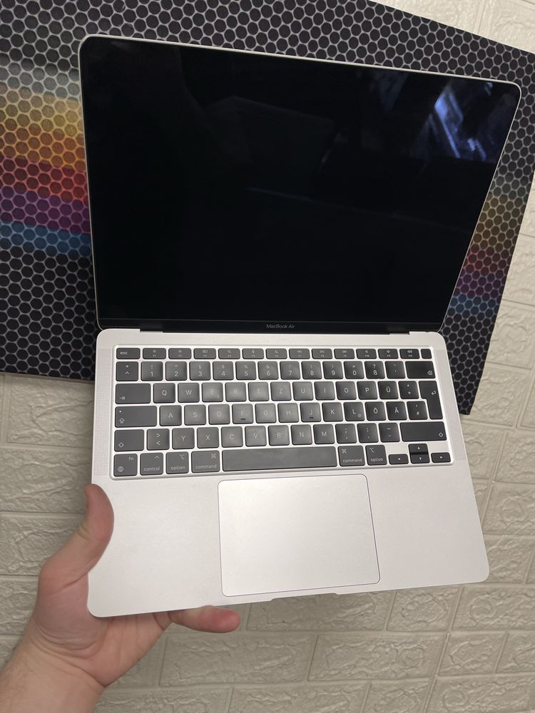 Продам маккбук MacBook Air 13-inch M1 2020 A2337