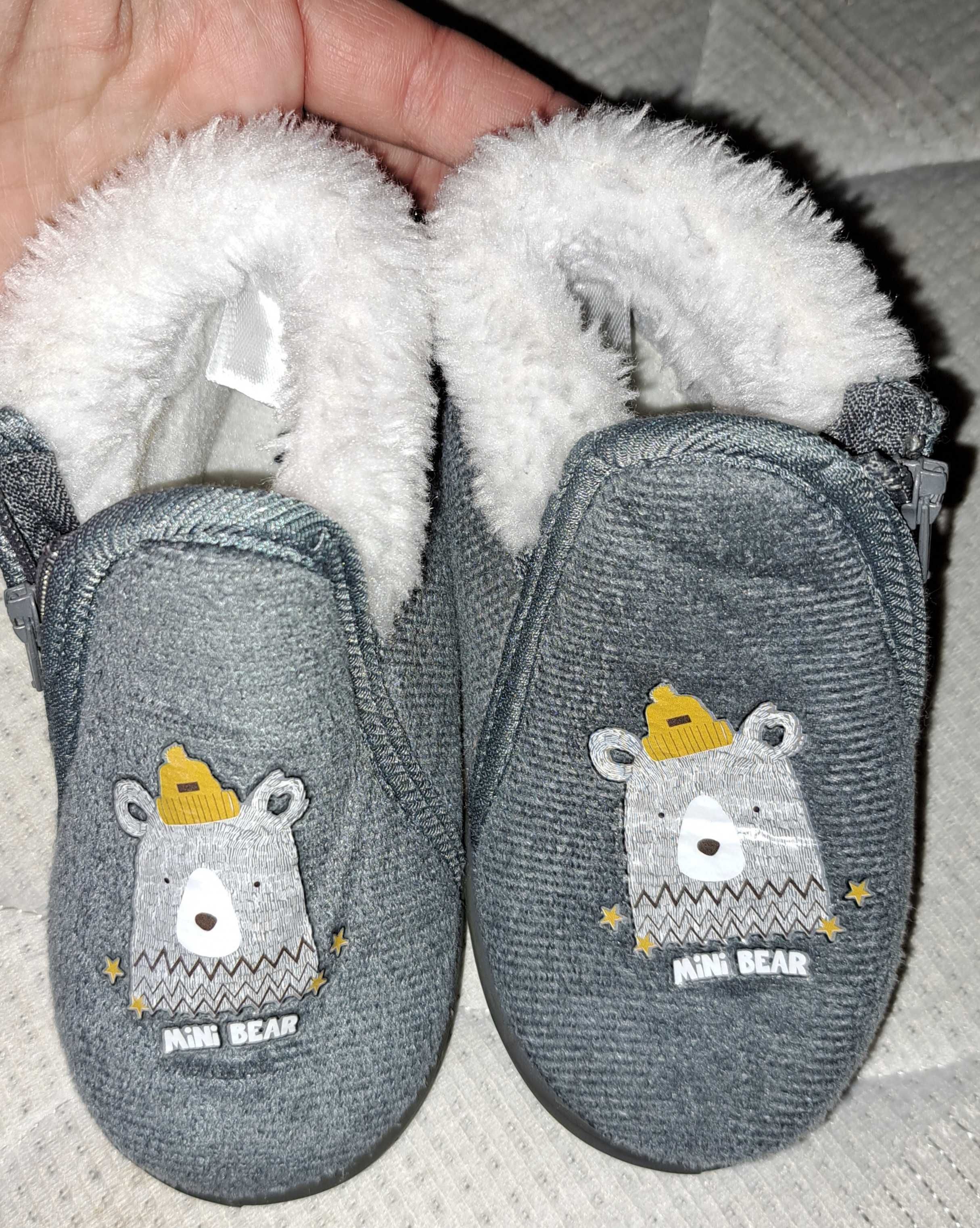 Pantufa cinza usada tamanho 21