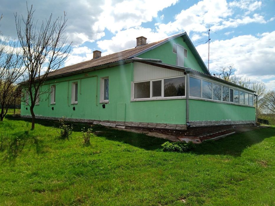 Будинок зі ставком