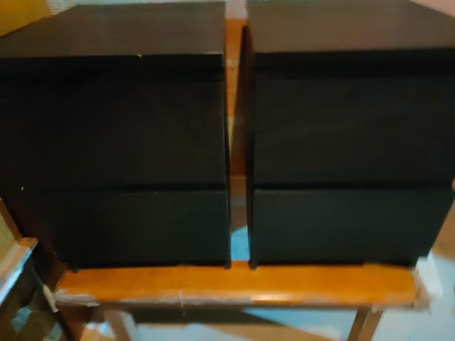 Duas mesinhas de cabeceira