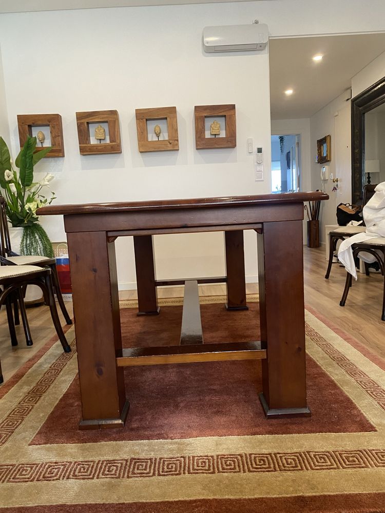 Mesa de sala extensiva