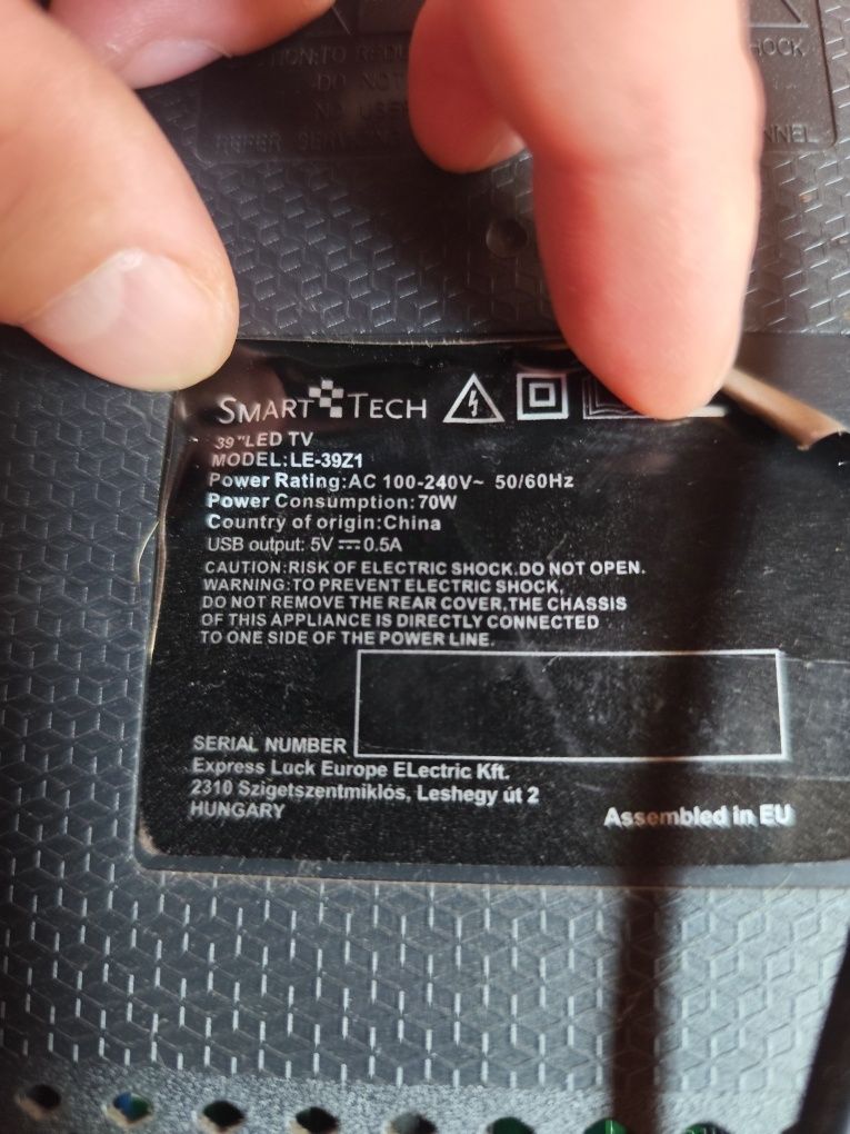 Telewizor Tv LED 39 cali Smart Tech uszkodzony.