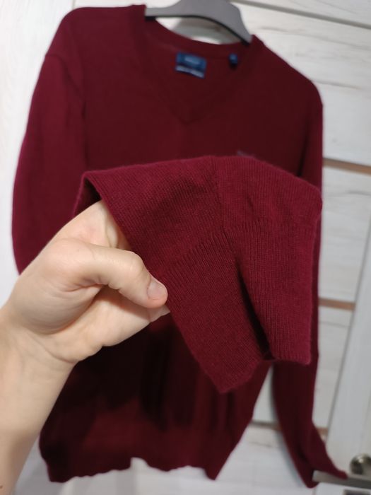 Sweter w serek Gant 100% wełna