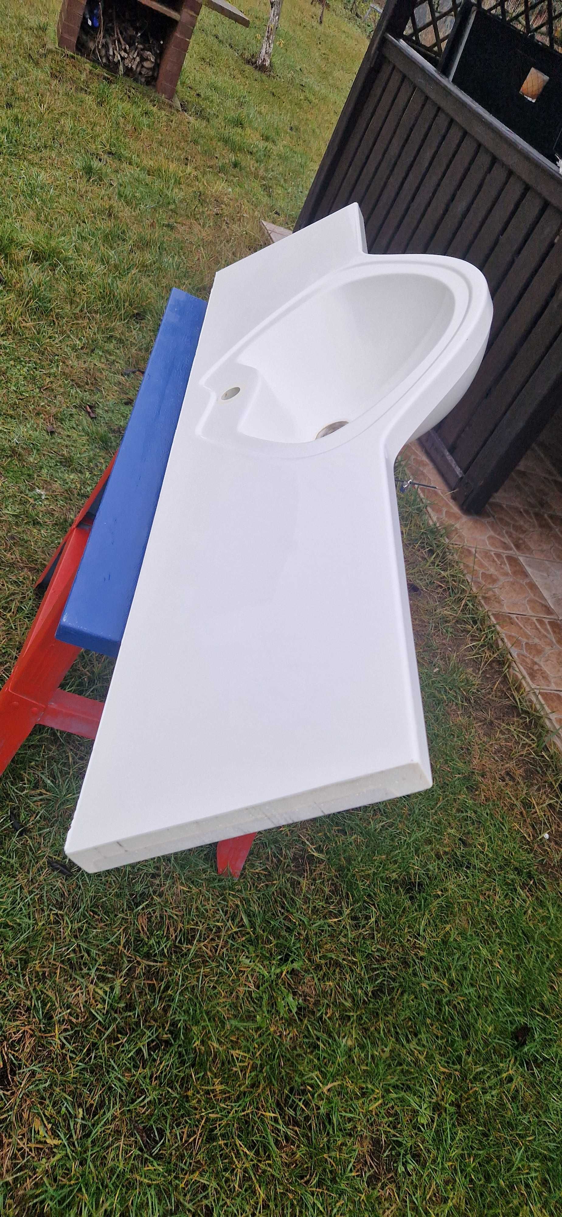 Umywalka ceramiczna 146,5 cm. x 52,5 cm.