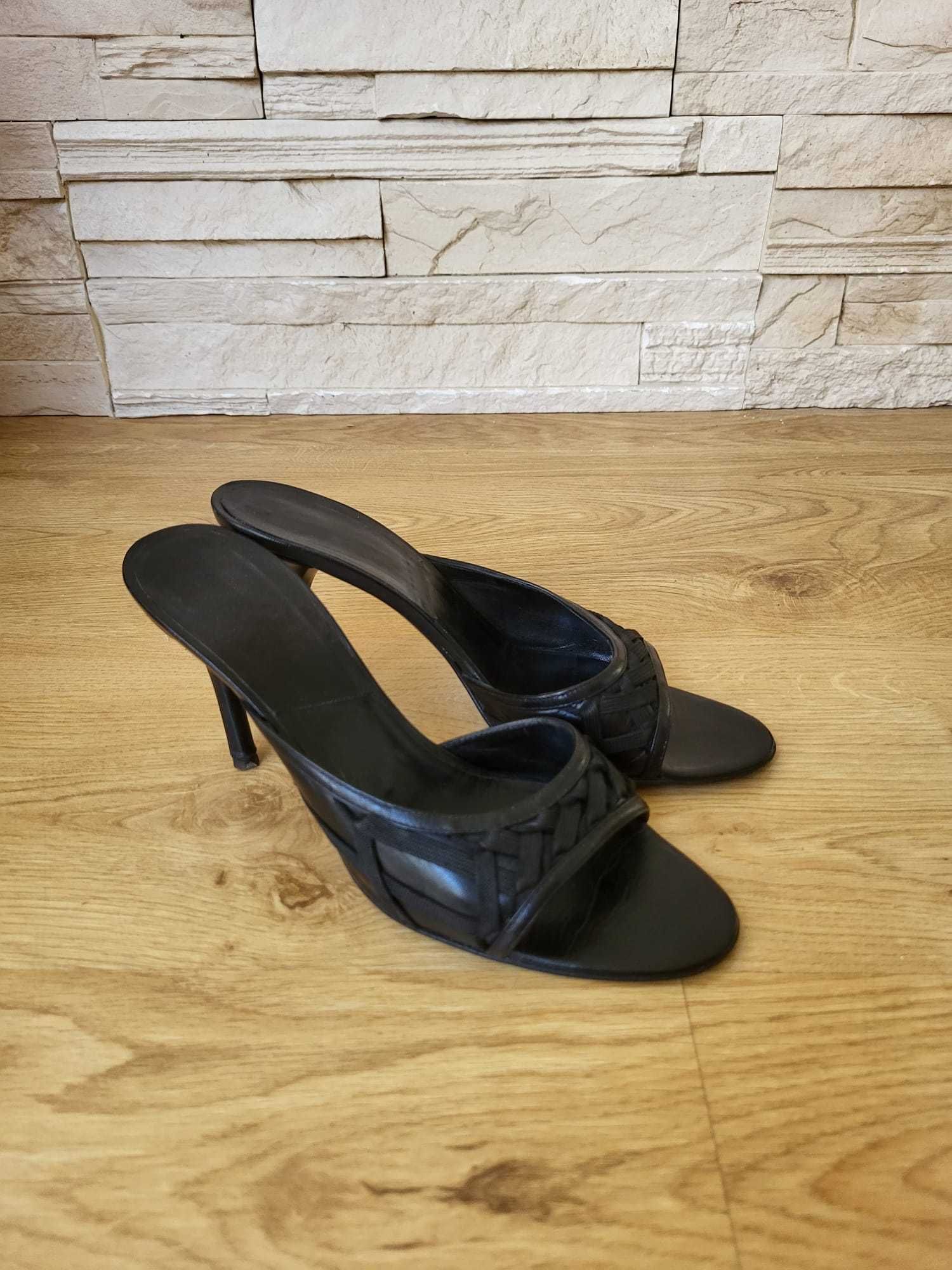 czarne sandały na szpilce od Dior