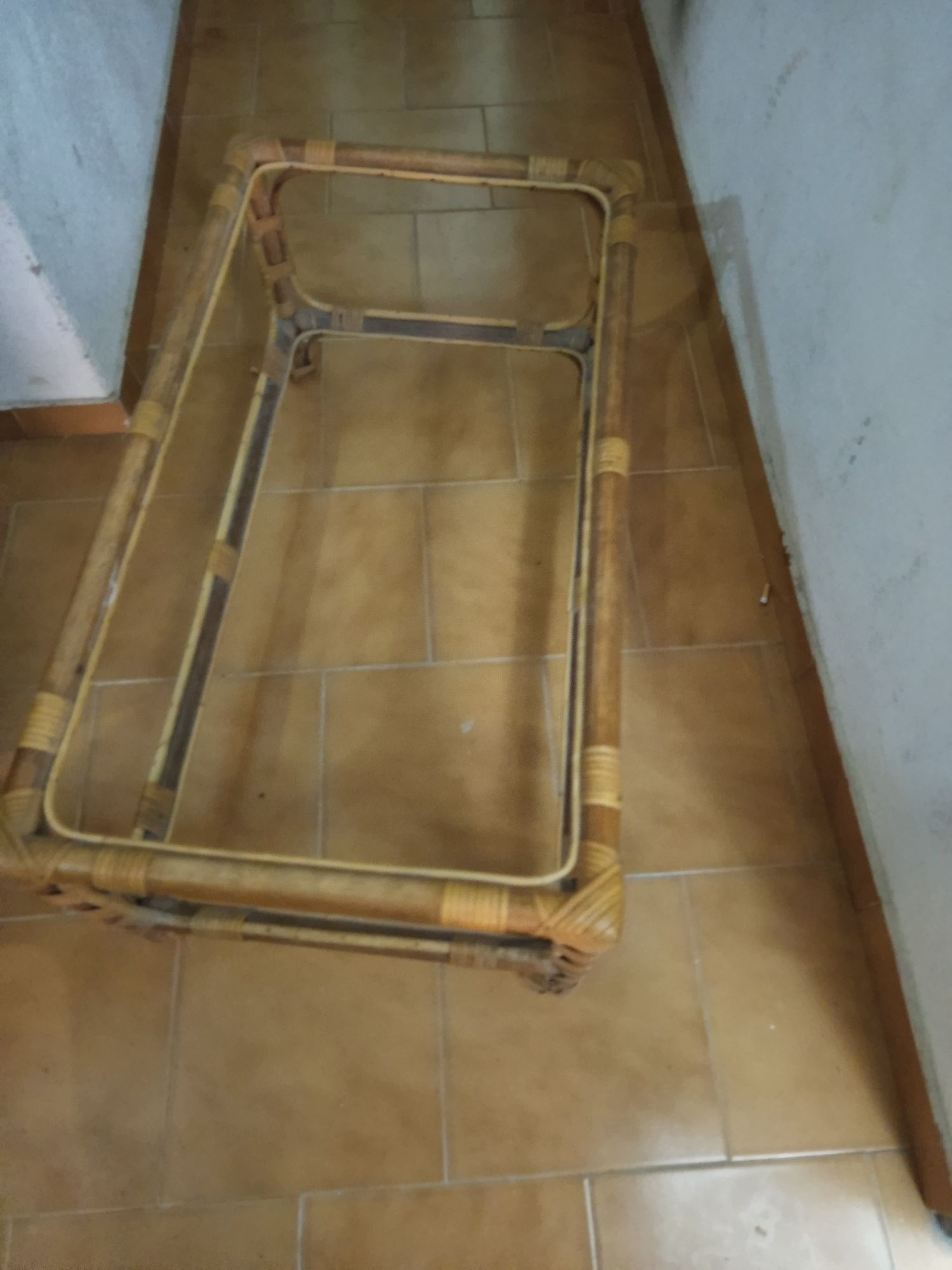Mesa em Bambu sem vidro