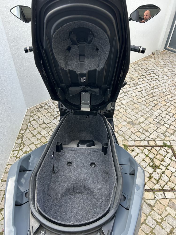 Yamaha X-max 300 Tech Max ( Troco por mota ).