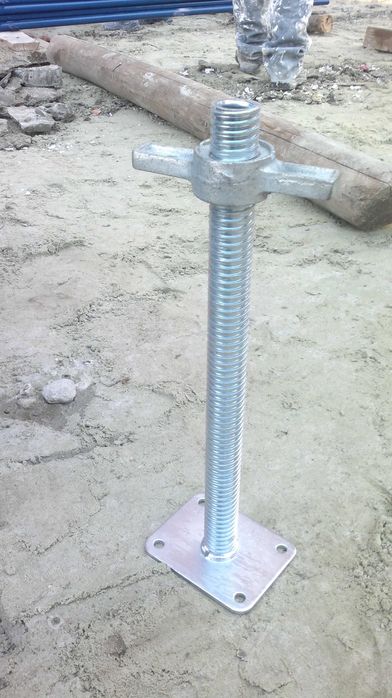 Домкрати, винти (гвинти регулюючі), опора, п'ята до риштування/ліса