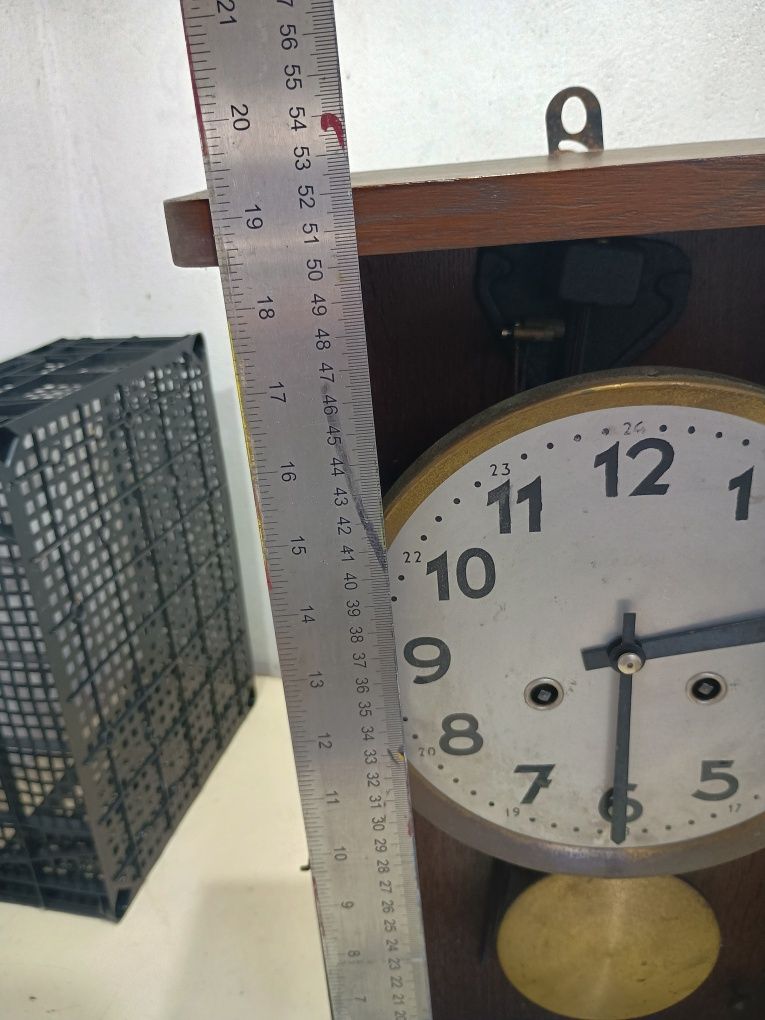 Wiszący zegar ścienny Metron z202/1 nakręcany