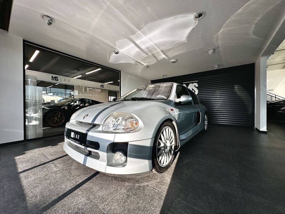 Renault Clio Renault Clio 3.0 V6 Sport