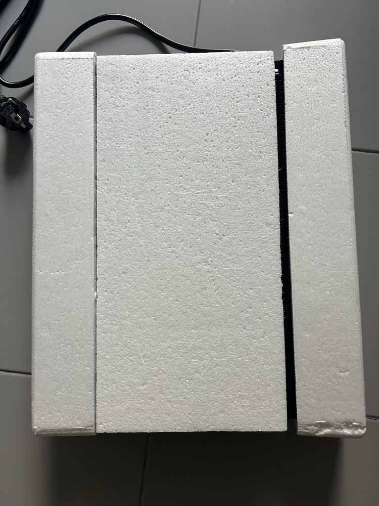 Placa eléctrica de indução nova.
