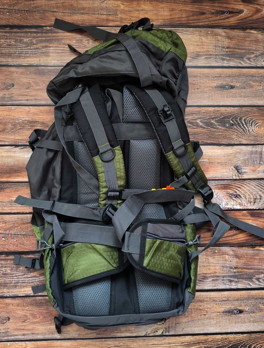 Wodoodporny lekki plecak turystyczny 60L z osłoną przeciwdeszczową