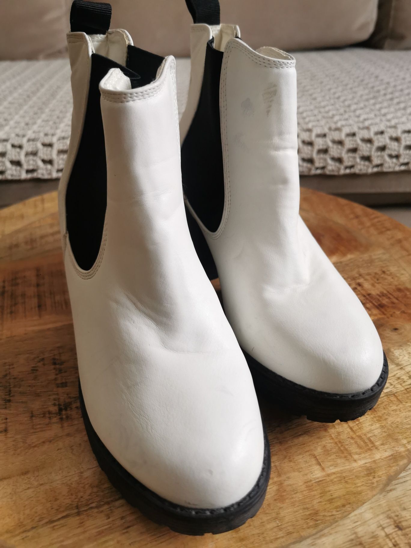 VOX Shoes białe botki