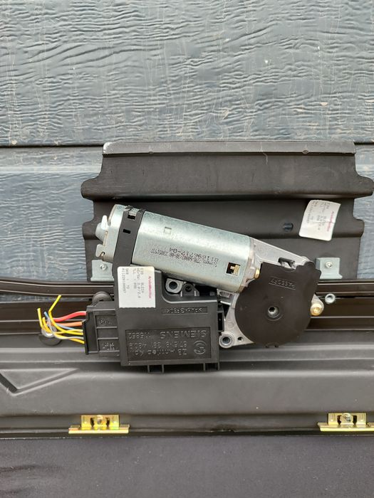 Люк BMW E46 Металевий Підходить як рестайл дорестайл седан універсал